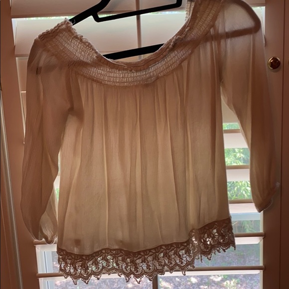 Off the shoulder - Picture 2 of 3